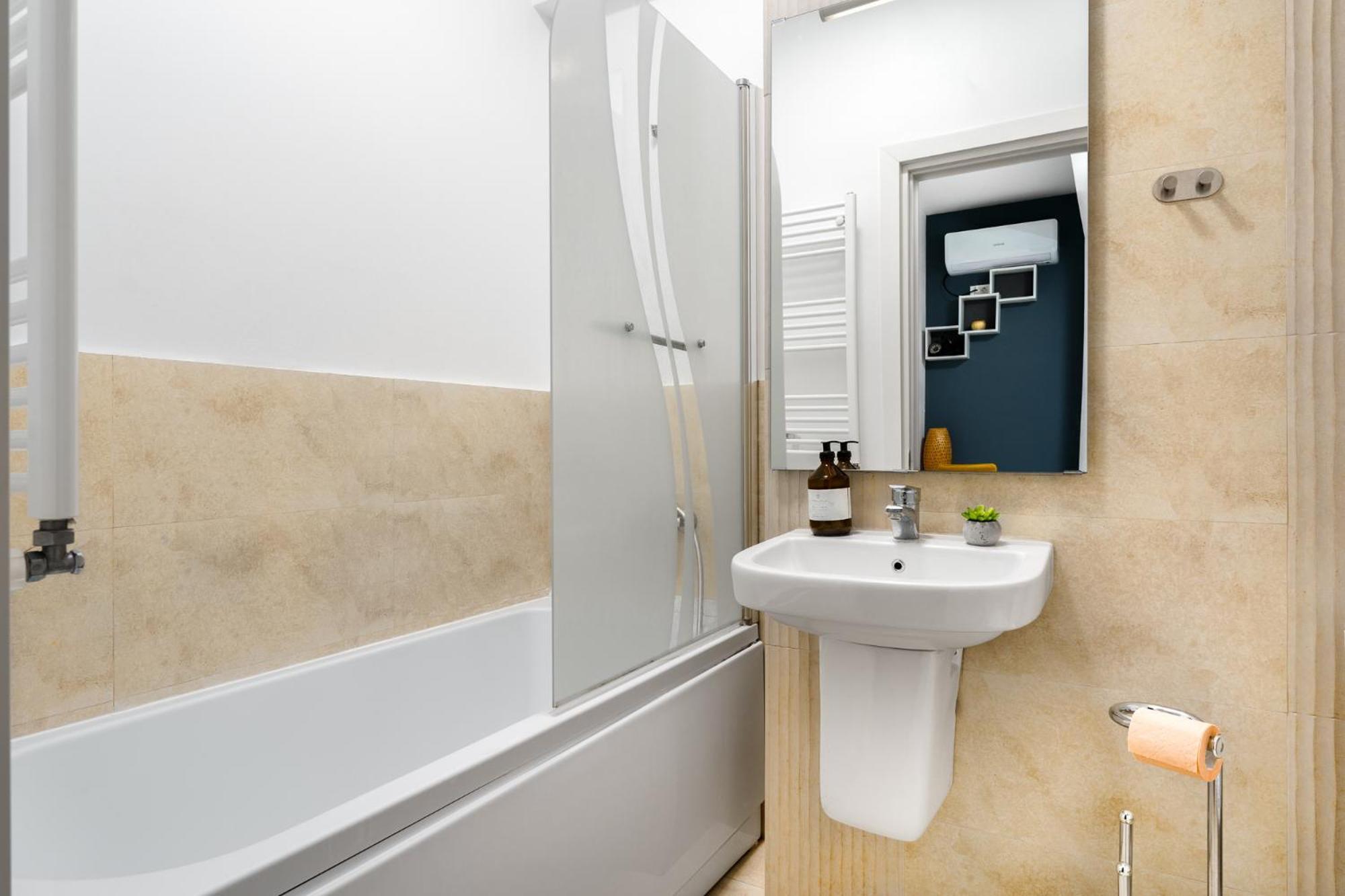 Dioptase - Stylish Retreat By Selestate With Balcony Appartamento Bucarest