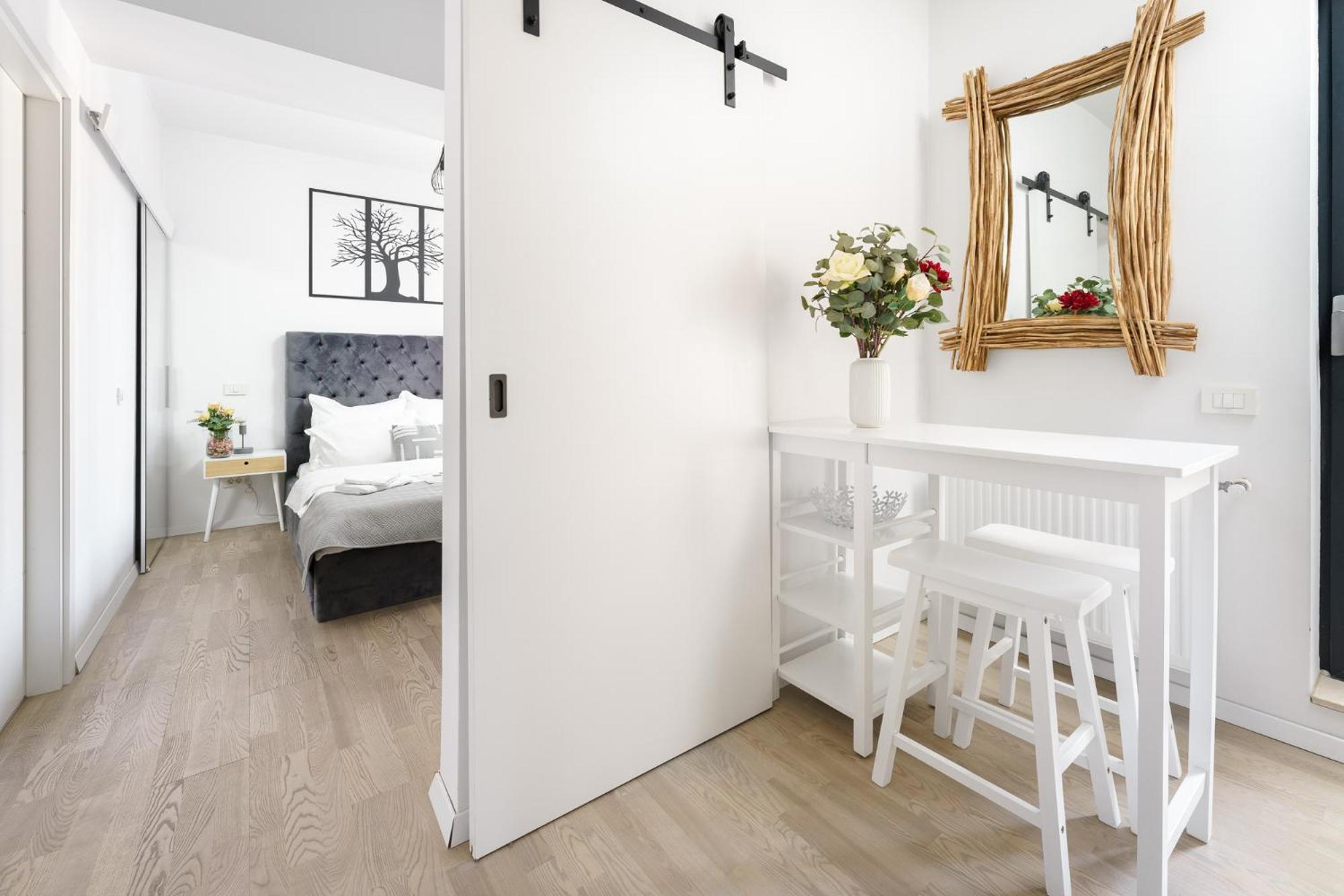 Dioptase - Stylish Retreat By Selestate With Balcony *